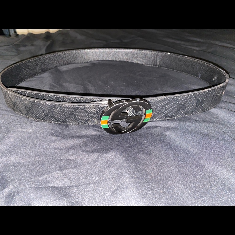 Black Gucci belt